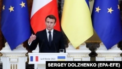 Președintele Franței, Emmanuel Macron, la o conferință de presă de la Kiev, 8 februarie 2022