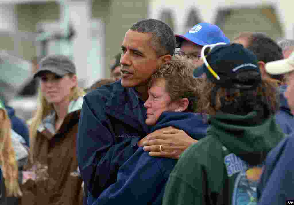 Američki predsjednik Barack Obama obišao je najpogođenija područja uraganom Sandy, New Jersey, 31. oktobar 2012. Foto: AFP / Jewel Samad 