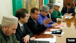Встреча президента России Дмитрия Медведева с исламскими деятелями в Нальчике, Кабардино-Балкария, 5 июля 2011 года
