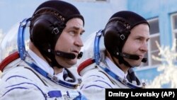Ղազախստան - Ամերիկացի տիեզերագնաց Նիք Հեյգը (աջից) և ռուսաստանցի տիեզերագնաց Ալեքսեյ Օվչինինը պատրաստվում են թռիչքի, Բայկոնուր, 11-ը հոկտեմբերի, 2018թ․