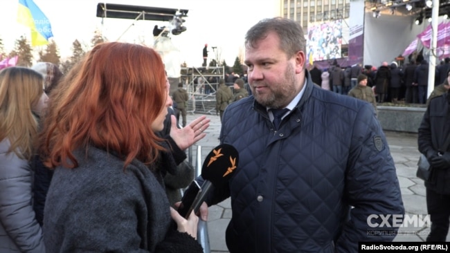 Площа у Вінниці, де виступає Петро Порошенко, під посиленою охороною