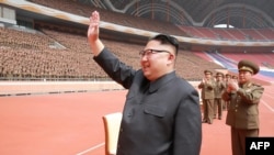 این تصویر از سال ۲۰۱۷ رهبر کره شمالی کیم جونگ‌اون را در دیداری با اداره ساخت و ساز ارتش آن کشور نشان می‌دهد