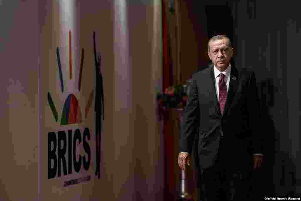 РУСИЈА - Турскиот претседател Реџеп Тајип Ердоган, по апсењето на американски пастор во Турција под обвинение за тероризам, изјави дека јазикот на заканите кој го користат САД никому не е од полза.