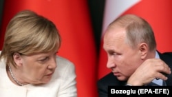 German Chancellor Angela Merkel and Russian President Vladimir Putin speak during a 2018 meeting.