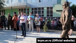 Памятник «вежливым людям» в Белогорске