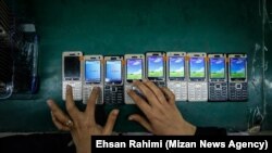 یکی از کارگاه‌های تولید موبایل در ایران