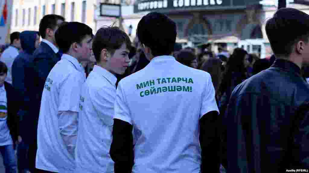 "Мин татарча сөйләшәм!" җан атарлары