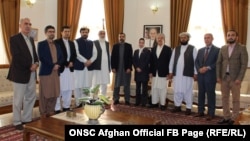 هیئتی که از به نمایندگی از حکومت افغانستان به مذاکرات دوحه سفر کرده بود.