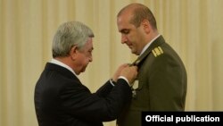Armenia - President Serzh Sarkisian awards a medal to a National Security Service officer in Yerevan, 22Dec2017.