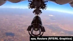 Сброс бомб с российского военного самолета в Сирии. Кадр видео министерства обороны России, 5 октября 2015 года.