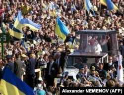 Папу вітають у Львові, 27 червня 2001 року