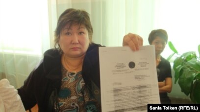 Жыныс мүшесін уретраға енгізді Кеңірек бейне