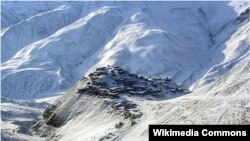 Qubanın Xınalıq kəndinin «qaradam» kimi tanınan evləri dağlarla bir-birini tamamlayır