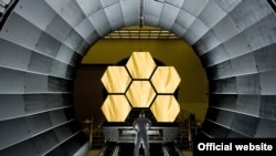 6 готових дзеркальних рефлекторів телескопу «Джеймс Вебб»