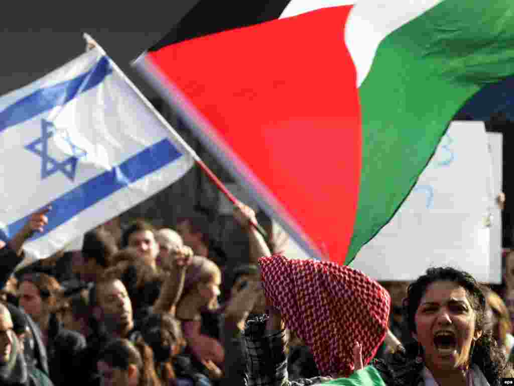 Палестинцы - студенты Еврейского университета протестуют против военной операции Израиля в Газе, Иерусалим, 29 декабря 2008.