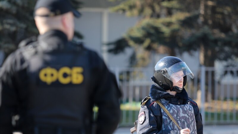 В Крыму российские силовики заявили о задержании двух десятков футбольных фанов 