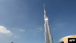 Самое высокое здание на сегодня - небоскреб "Бурдж-Халифа". Дубай, 3 января 2010 года.