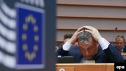 Orbán Viktor magyar kormányfő az Európai Parlament plenáris ülésén, Brüsszelben 2016. április 26-án