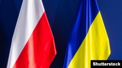 Прапори Польщі і України. Варшава, 9 липня 2016 року