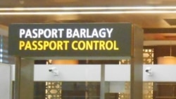 Aşgabadyň aeroportynda barýan ýolagçylaryň goşlary goşa barlagdan geçýär