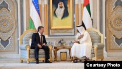 Президент узбекистана Шавкат Мирзияев и наследный принц Абу-Даби Шейх Мухаммад бин Заид Аль Нахаян. Абу-Даби, 25 марта 2019 года. Фото с сайта президента Узбекистана.