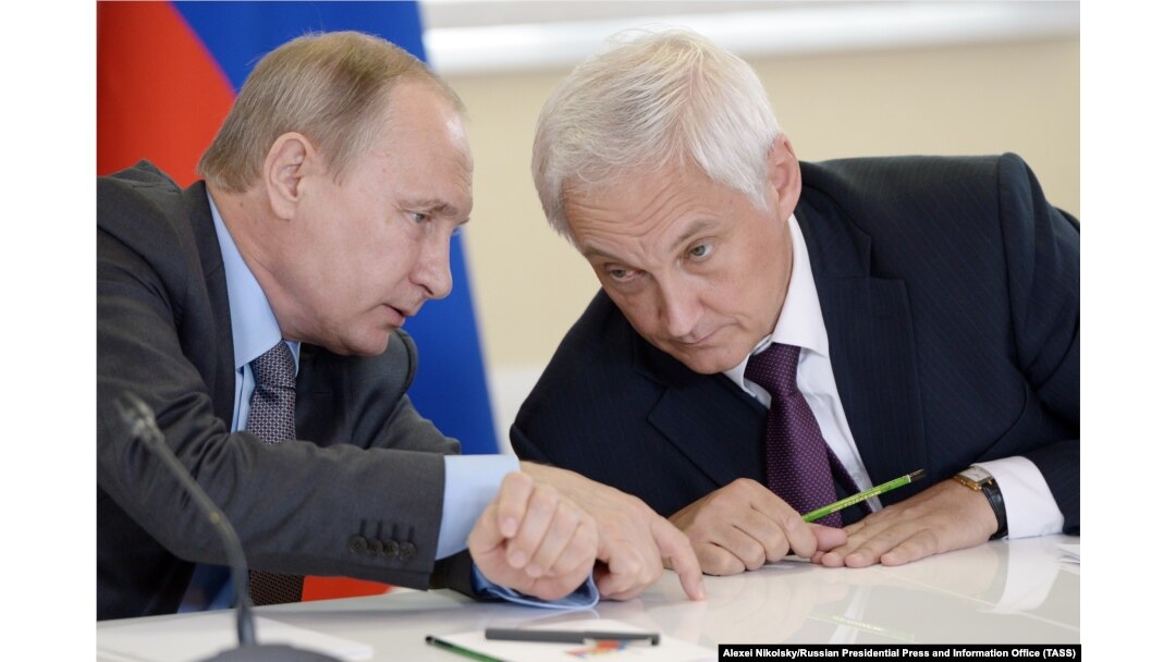 Andrei Belousov (dreapta) alături de președintele rus Vladimir Putin. 2016.