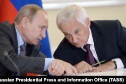Andrei Belousov (right) with Russian President Vladimir Putin (file photo)