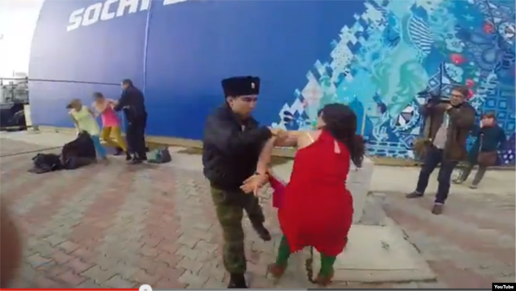 Музыканты панк-группы Pussy Riot 20 февраля были атакованы казаками в Сочи во время записи клипа на песню против президента России Владимира Путина. В своем микроблоге в Twitter’е участница группы Надежда Толоконникова сообщила, что казаки жестоко избили музыкантов и распылили перечный газ. Нападение на Pussy Riot произошло через сутки после того, как Толоконникова и Алёхина были задержаны полицией Сочи в связи с кражей в отеле, в котором они проживали.