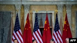 Архивска фотографија. Официјални претставници од САД и Кина на американски и кинески стратегиски и економски дијалог