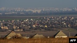 Varnița cu vedere în fundal spre Tiraspol
