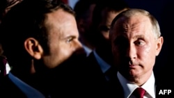 Presidenti francez, Emmanuel Macron dhe ai rus, Vladimir Putin. Foto nga arkivi 