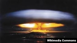 Испытание атомной бомбы на острове Бикини в 1954 году. Маршалловы острова.