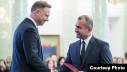 Оймахмад Рахмонов (справа) и президент Польши Анджей Дуда. 7 марта 2018 г.