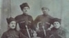 ГIурус пачаясул армиялъул полковник Багьавудин Хурш (квегIса) гьалмагъзабигун. Темир-Хан-Шура,1918 сон. Хуршиловасул наслудул чагIазул архивалдаса щвараб сурат.