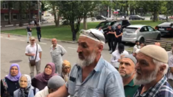 Мітинг кримських татар біля будівлі російського парламенту Криму