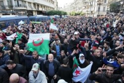 انتخابات ریاست‌جمهوری الجزایر از همان ابتدا مورد اعتراض بخش عمده‌ای از مردم این کشور بود. اکنون نیز پس از برگزاری و اعلام نتایج آن، اعتراضات همچنان ادامه دارد.
