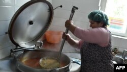 Evropska mreža protiv siromaštva poziva Vladu Srbije da smanjenje siromaštva postavi kao prioritetni cilj: Narodna kuhinja u Beogradu