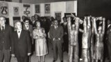 Ceaușescu vizitând o expoziție din cadrul Festivalului Cântarea României