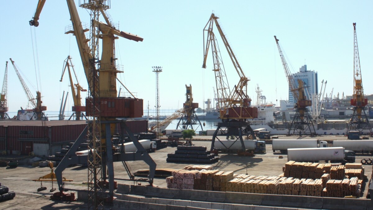 Удар по Одеському порту пошкодив насосну станцію, сховище зерна не постраждало – Гуменюк