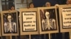 Одна из акций в Риге: участники пикета с плакатами: "Россия, твое могущество построено на костях" (2007 год)
