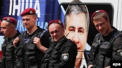 În timpul unei acțiuni în sprijinul lui Mihail Saakashvili, în fața ministerului justiției de la Kiev, 30 iulie 2017