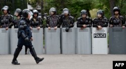 Полиция жасағы Нұр-Сұлтан көшесінде. 10 маусым 2019 жыл.