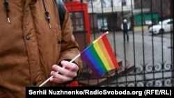 Ілюстративне фото. Акція протесту проти гомофобії біля каналу «1+1». Київ, січень 2018 року