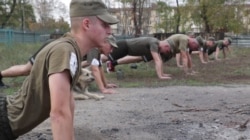 Тренировки новобранцев в полку "Азов" в Мариуполе
