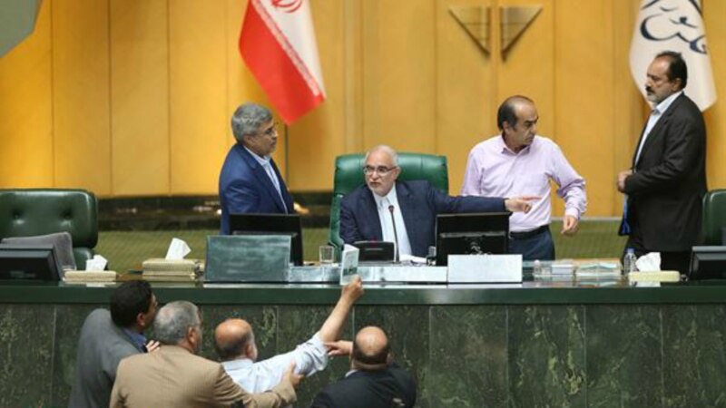 تنش در مجلس ایران بر سر «تابعیت دوگانه» روحانی و کریمی قدوسی 
