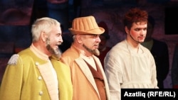 "Хуҗа Насретдин" - сулдан: Колый Тархан (Айдар Хафиз), Бики, сәүдәгәр (Ринат Таҗи), Сачтараш (Фәннүр Мөхәммәтҗанов)