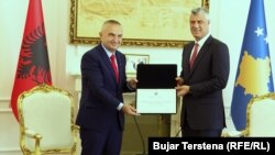 Претседателите на Албанија и на Косово Илир Мета и Хашим Тачи