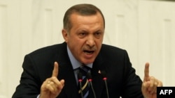 Эрдоган выступает в парламенте Турции, 13 ноября 2009 года