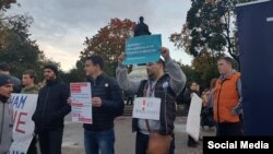 Активист Андрей Егоров на акции в поддержку оппозиционера Алексея Навального 7 октября
