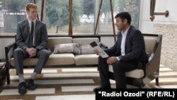 Сэм Паркер, пажуҳишгар ва Муллораҷаб Юсуфӣ, хабарнигори Радиои Озодӣ